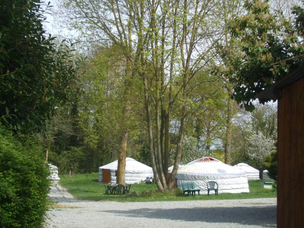 Village De Yourtes Beaussais Sur Mer Номер фото