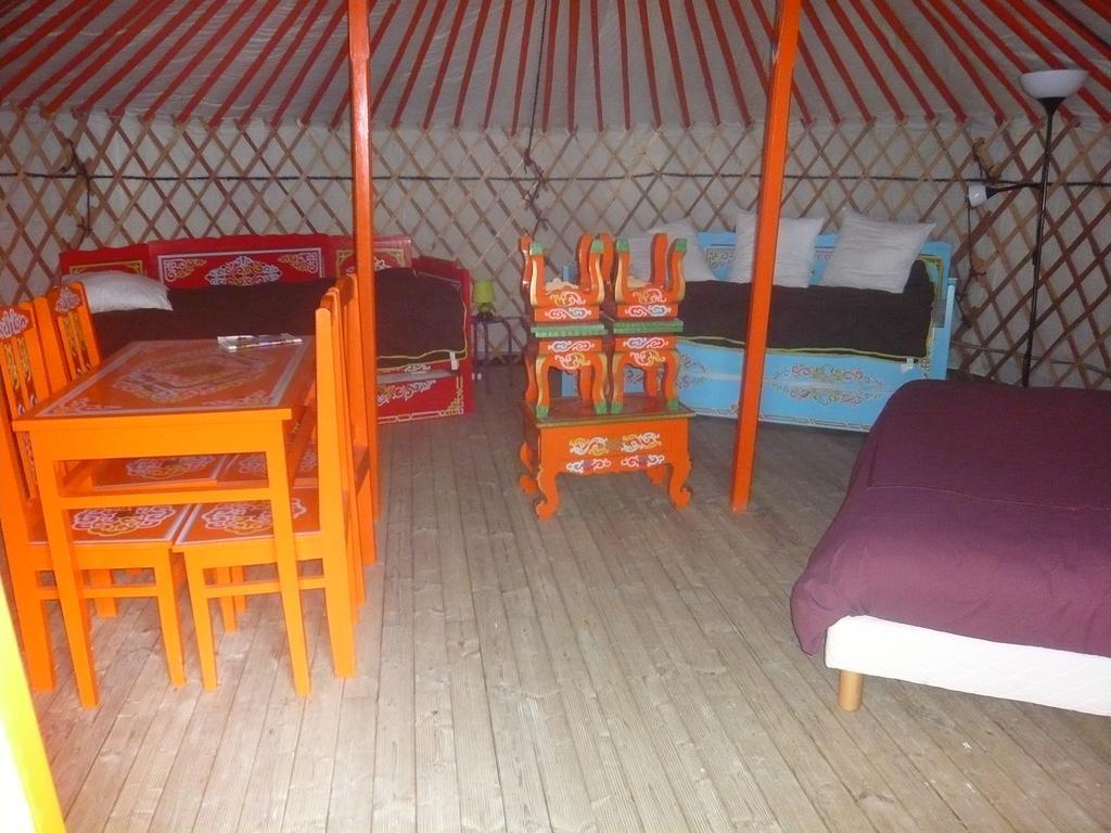 Village De Yourtes Beaussais Sur Mer Екстер'єр фото